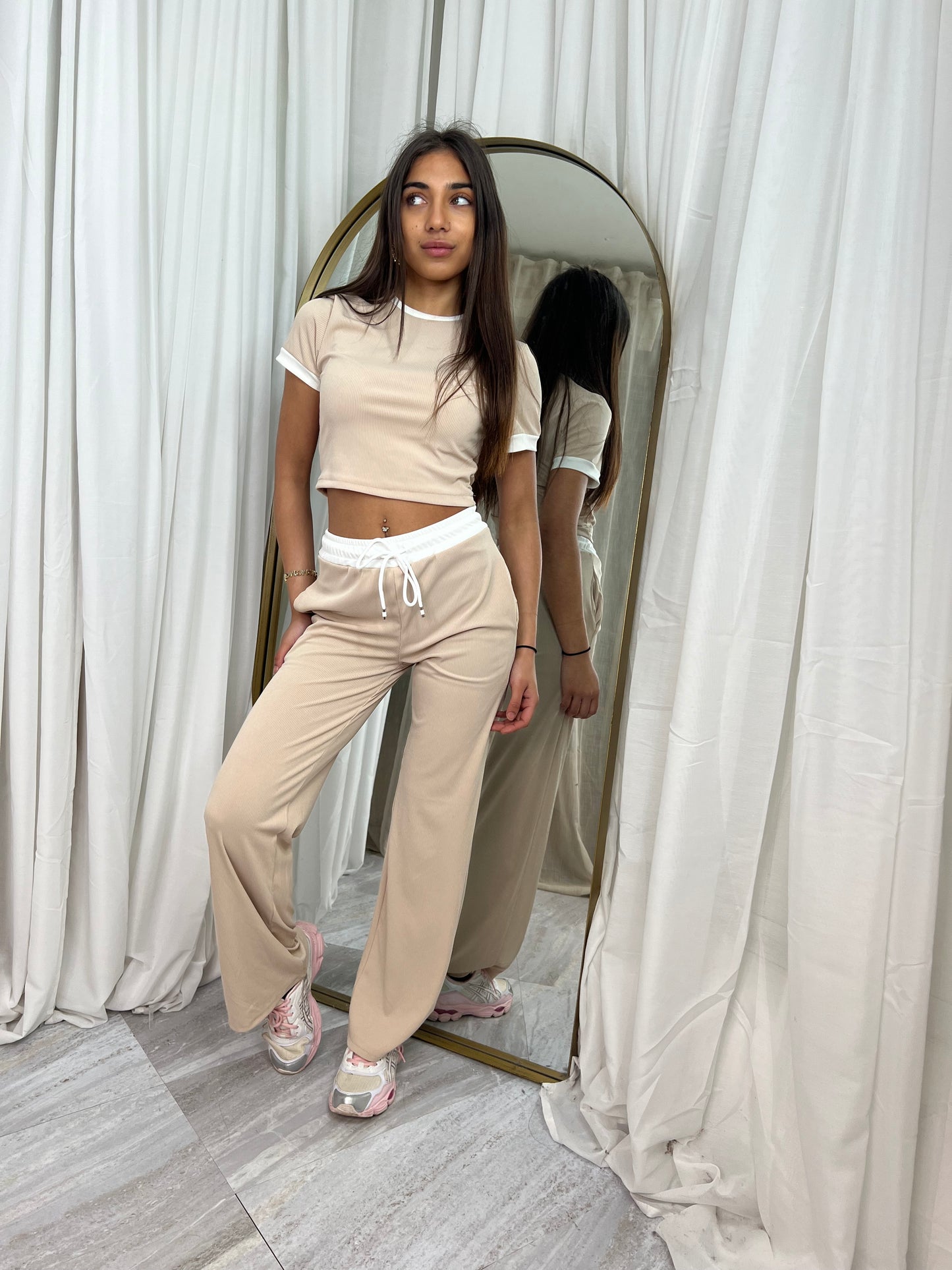 Short sleeved contrast lounge wear lightweight ribbed set