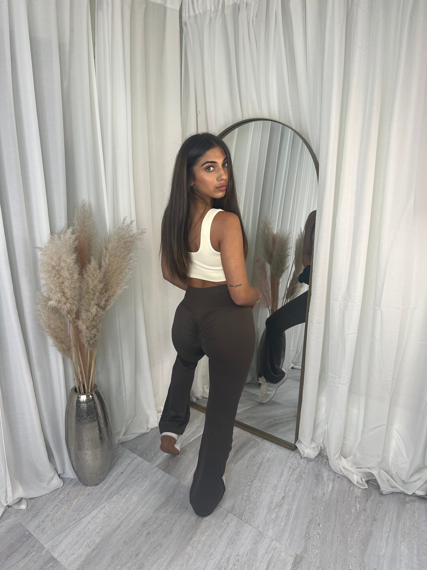 Sculpting scrunch bum gym flares