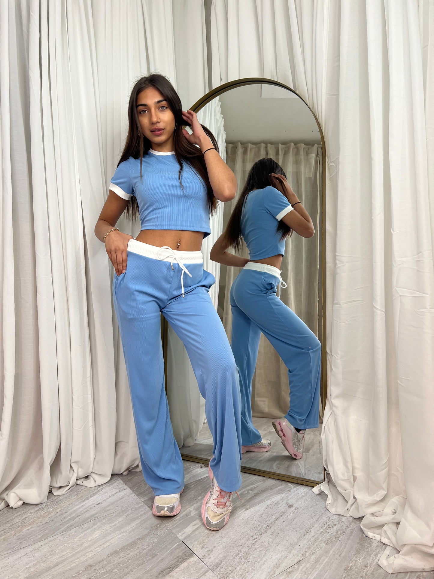 Short sleeved contrast lounge wear lightweight ribbed set