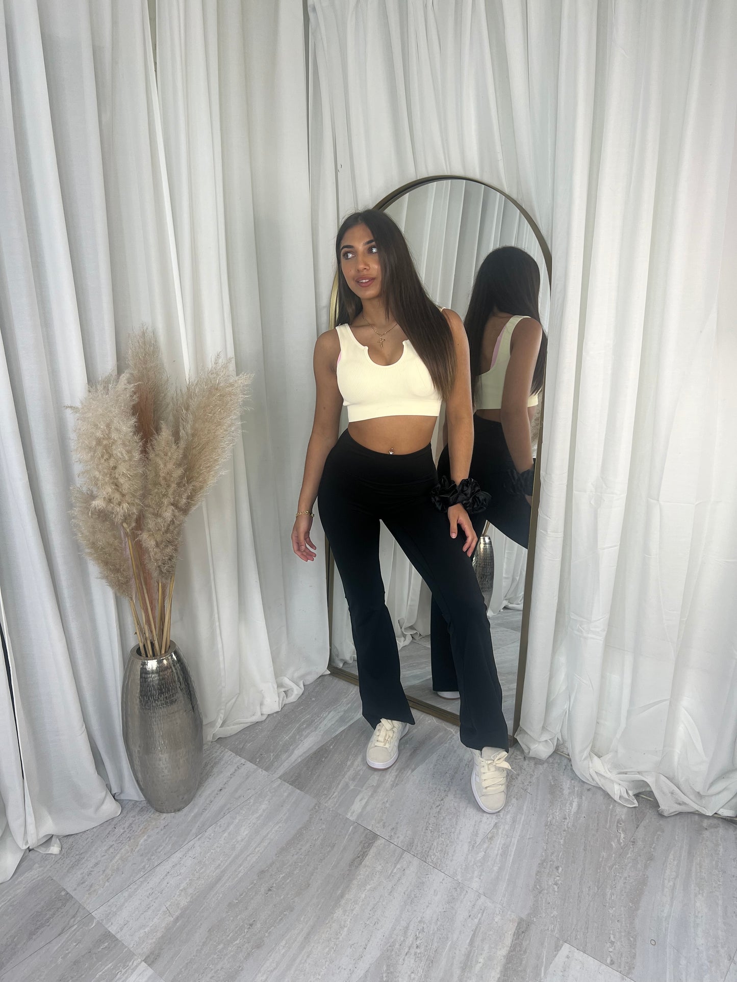 Sculpting scrunch bum gym flares