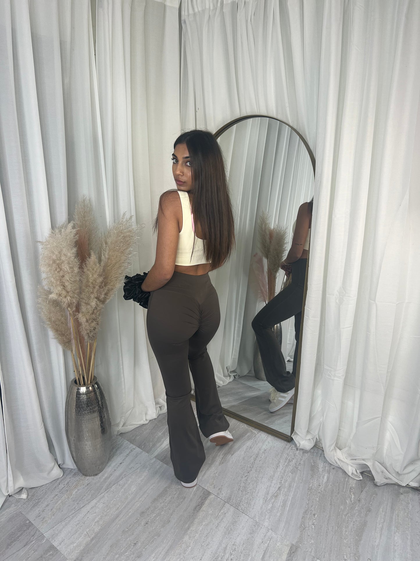 Sculpting scrunch bum gym flares