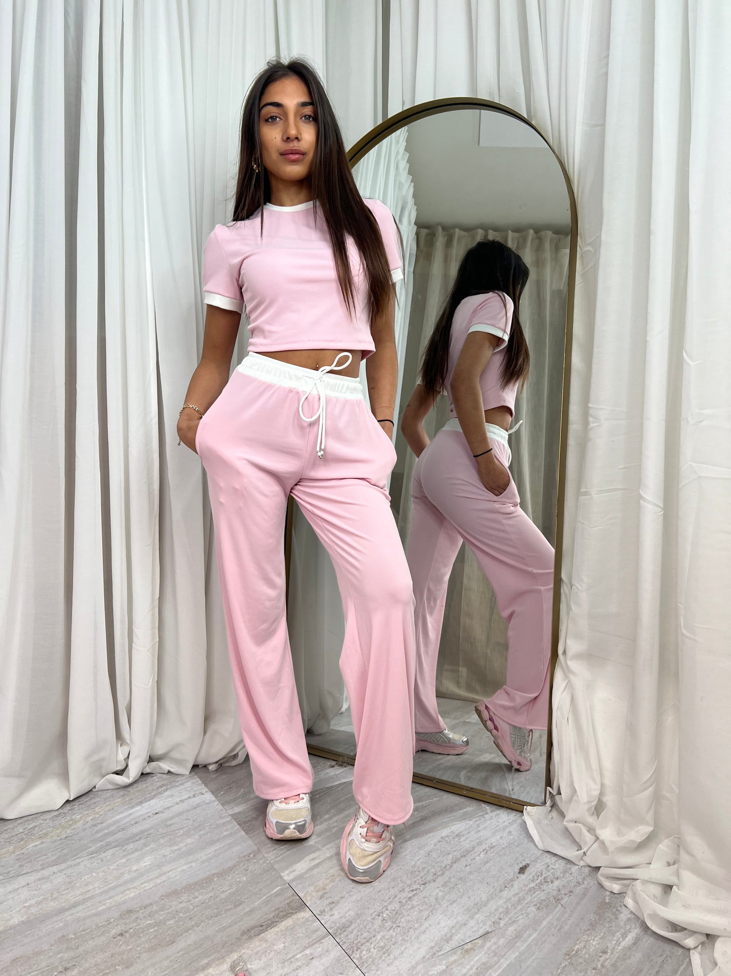 Short sleeved contrast lounge wear lightweight ribbed set