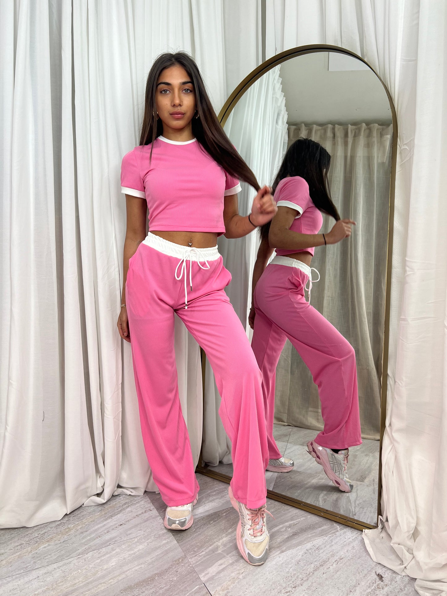 Short sleeved contrast lounge wear lightweight ribbed set