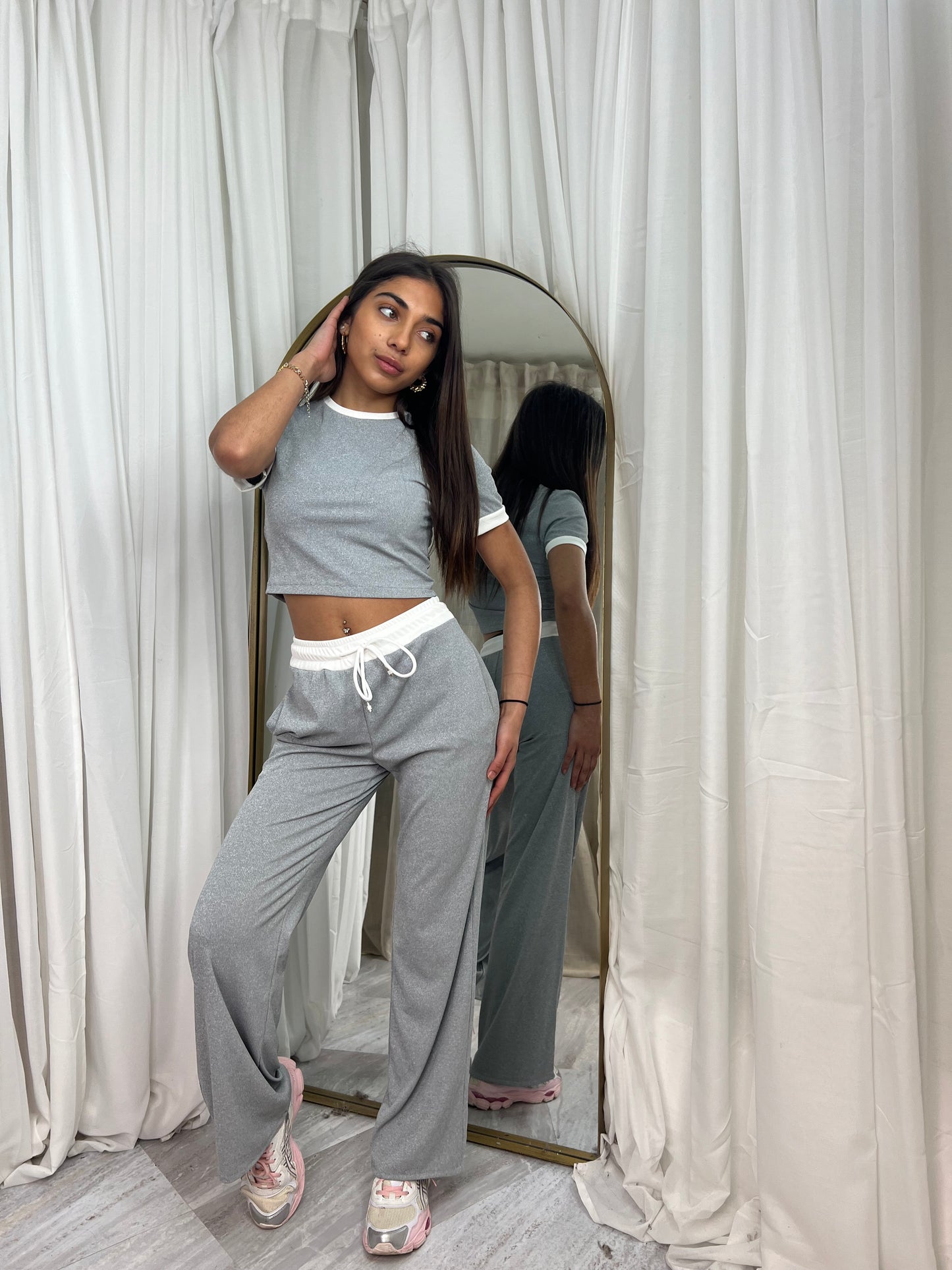 Short sleeved contrast lounge wear lightweight ribbed set