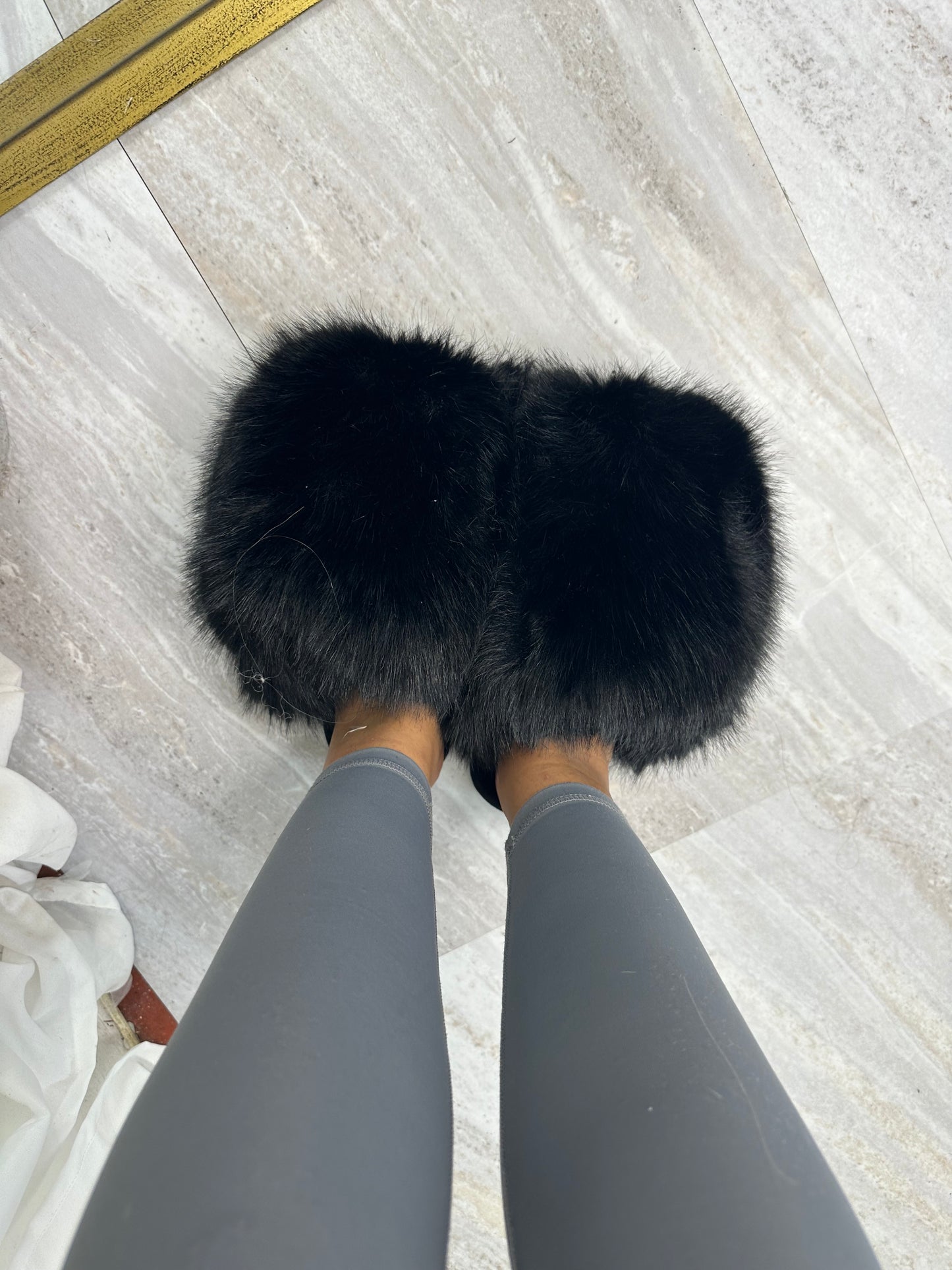 Extreme XL fluffy slippers