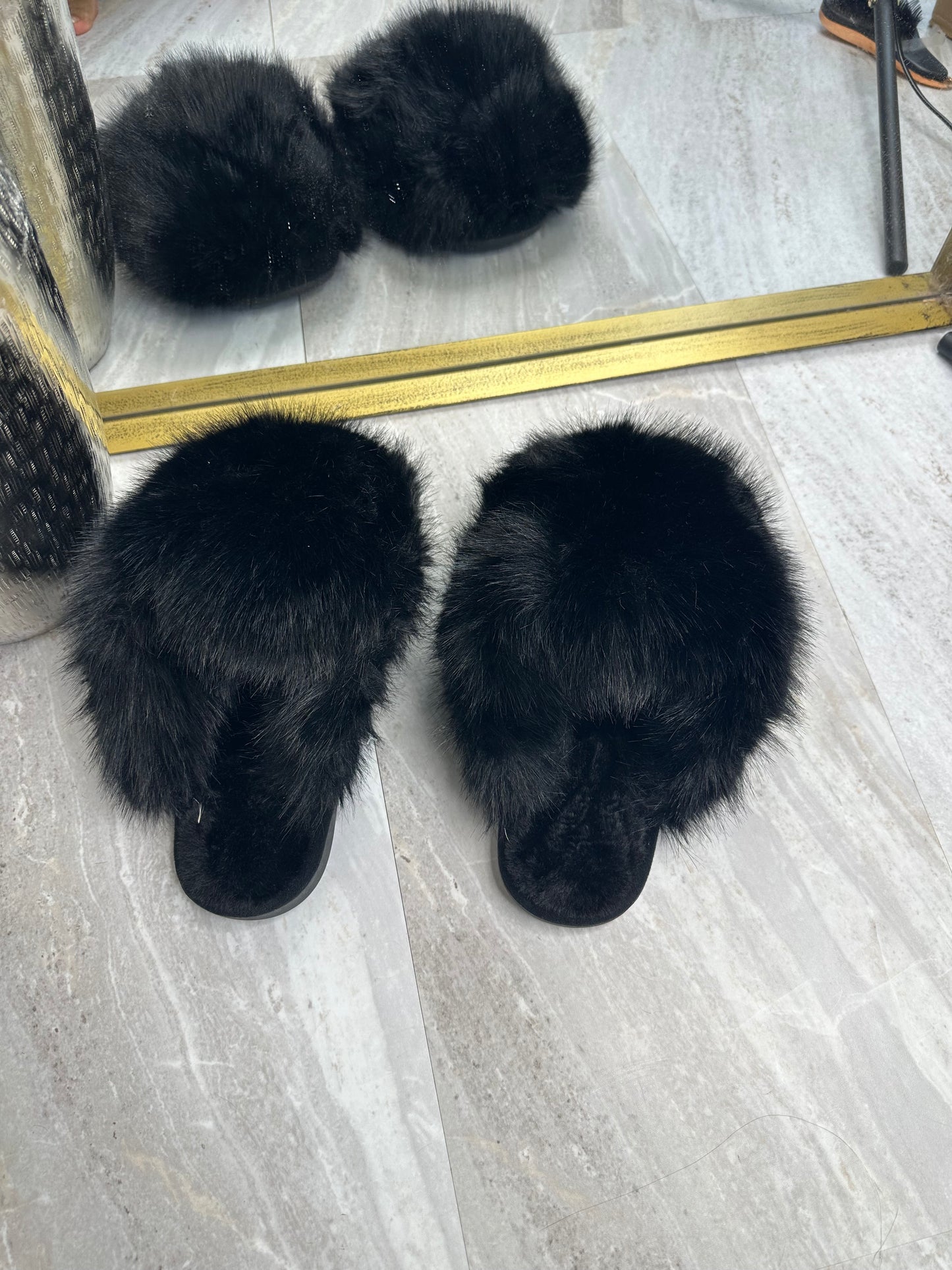 Extreme XL fluffy slippers