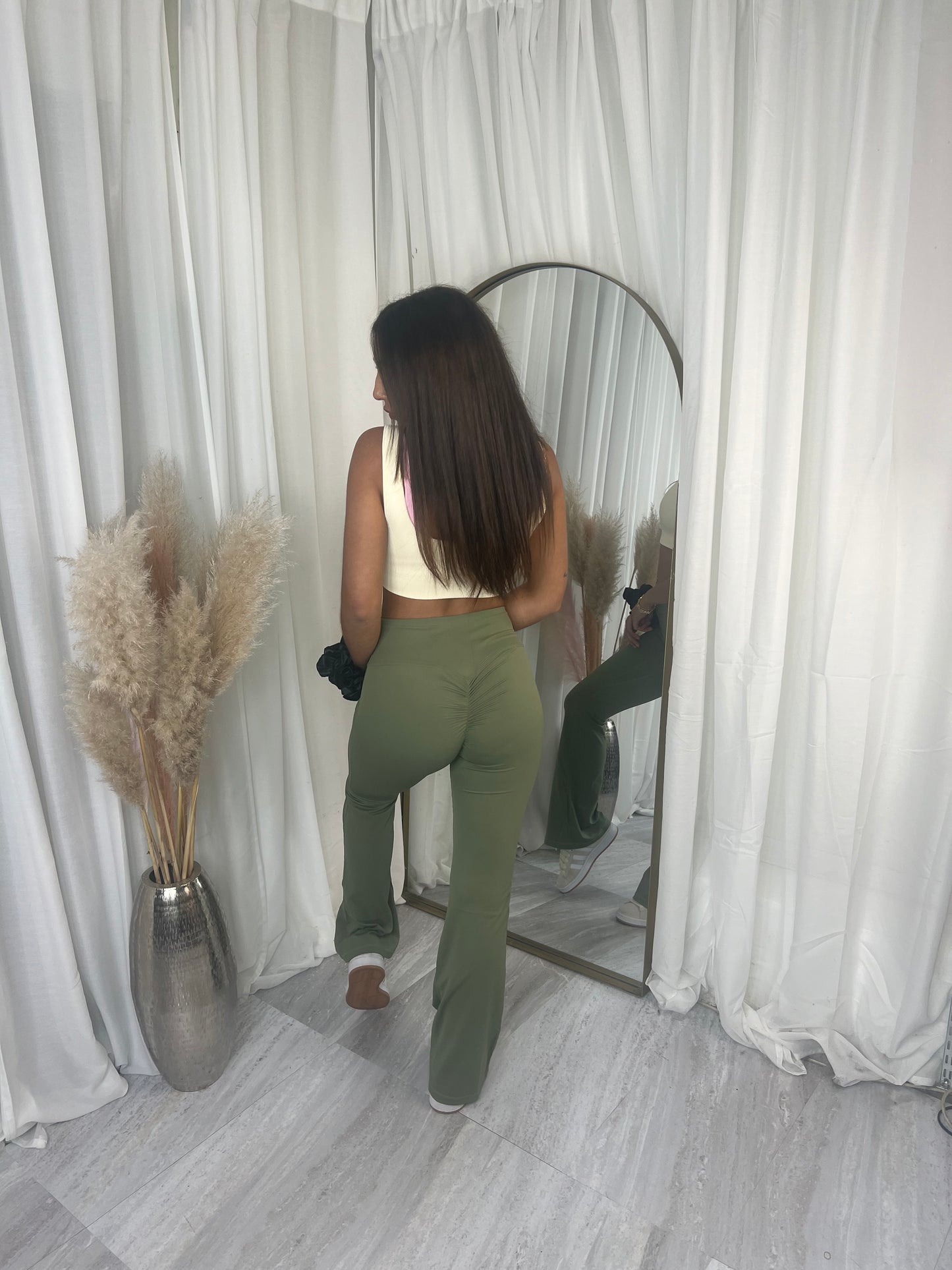 Sculpting scrunch bum gym flares
