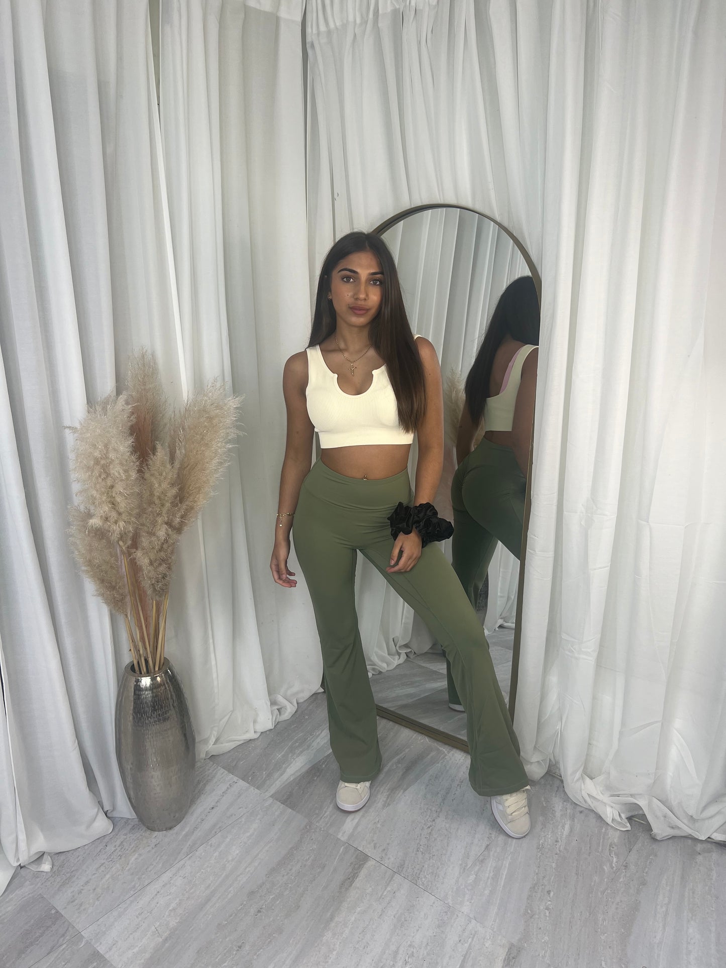 Sculpting scrunch bum gym flares