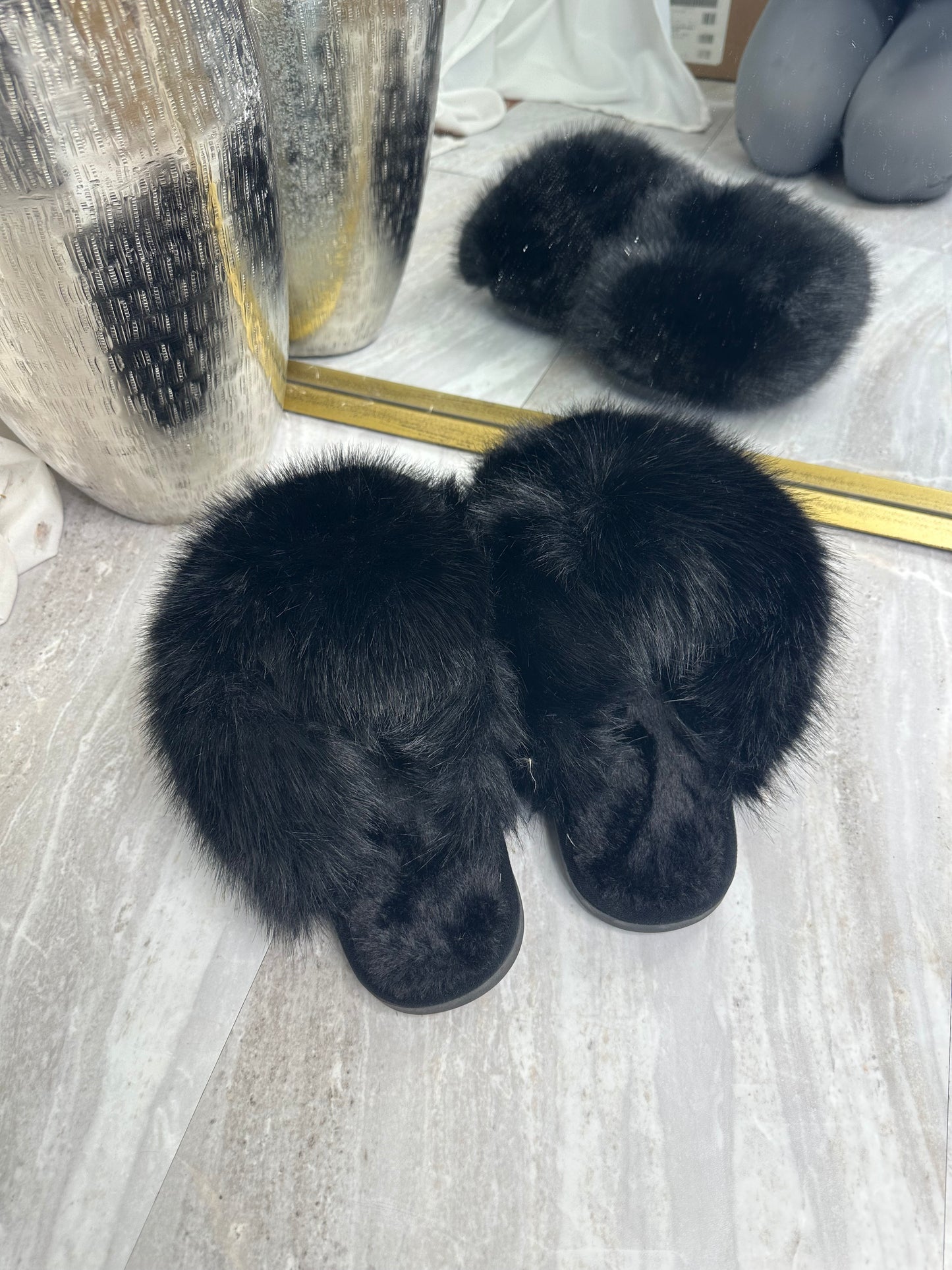 Extreme XL fluffy slippers