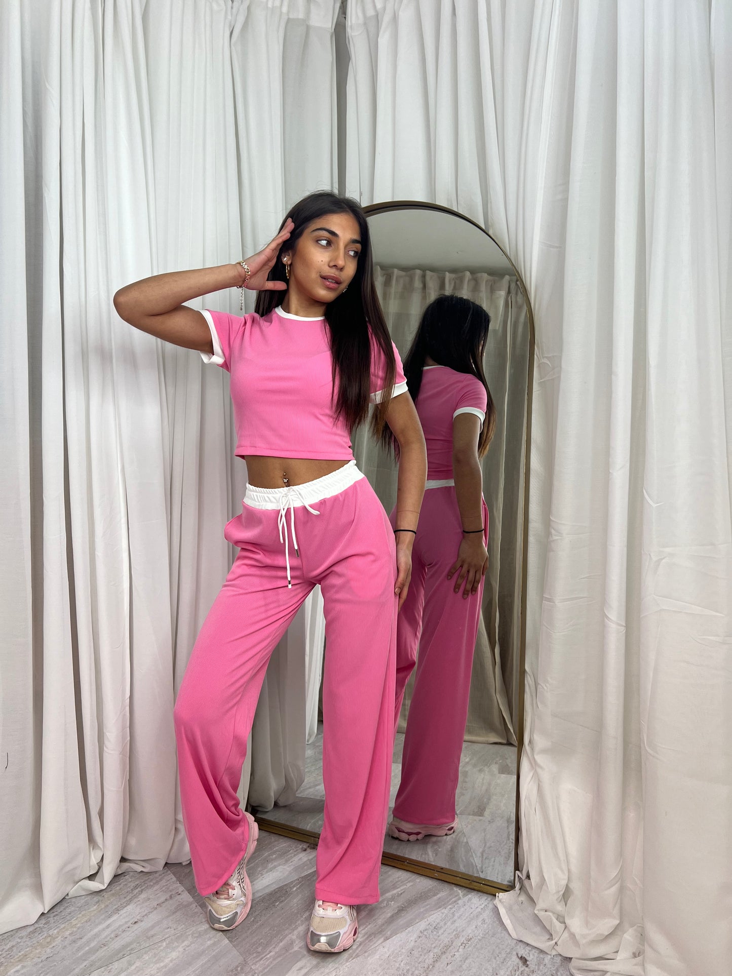 Short sleeved contrast lounge wear lightweight ribbed set