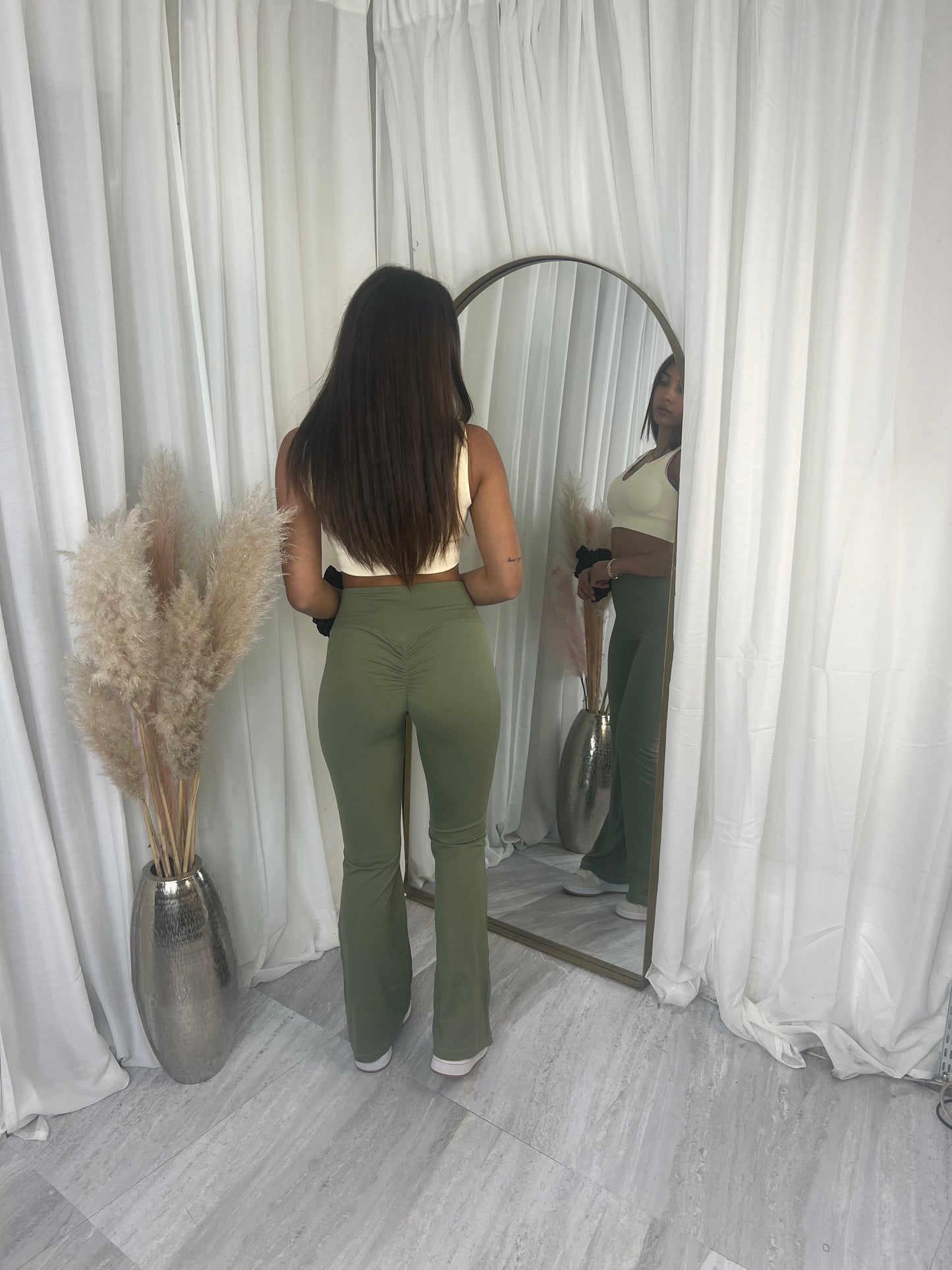 Sculpting scrunch bum gym flares