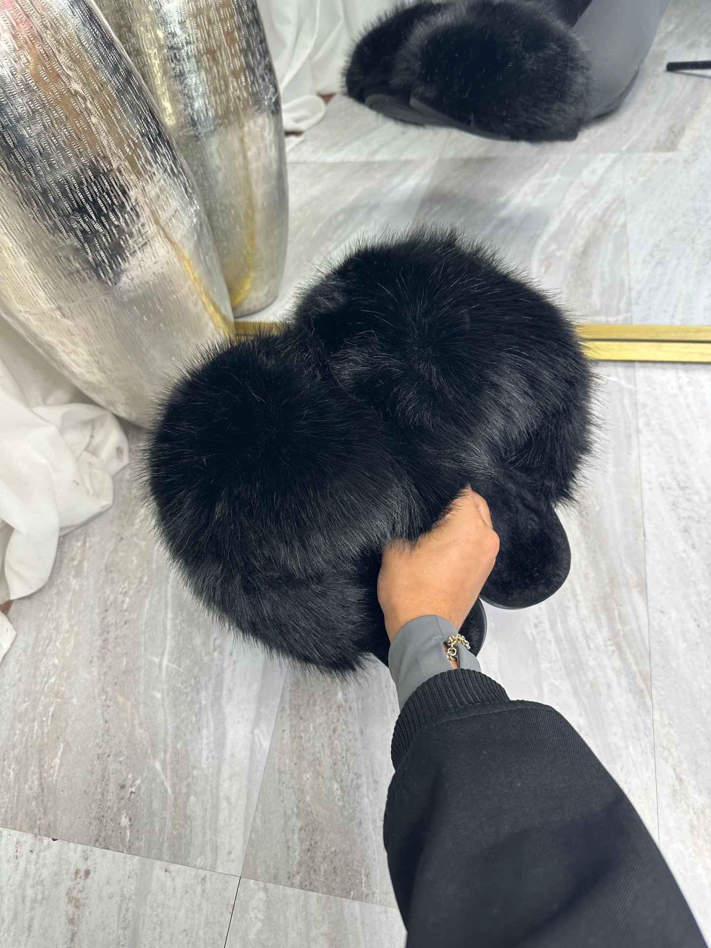 Extreme XL fluffy slippers