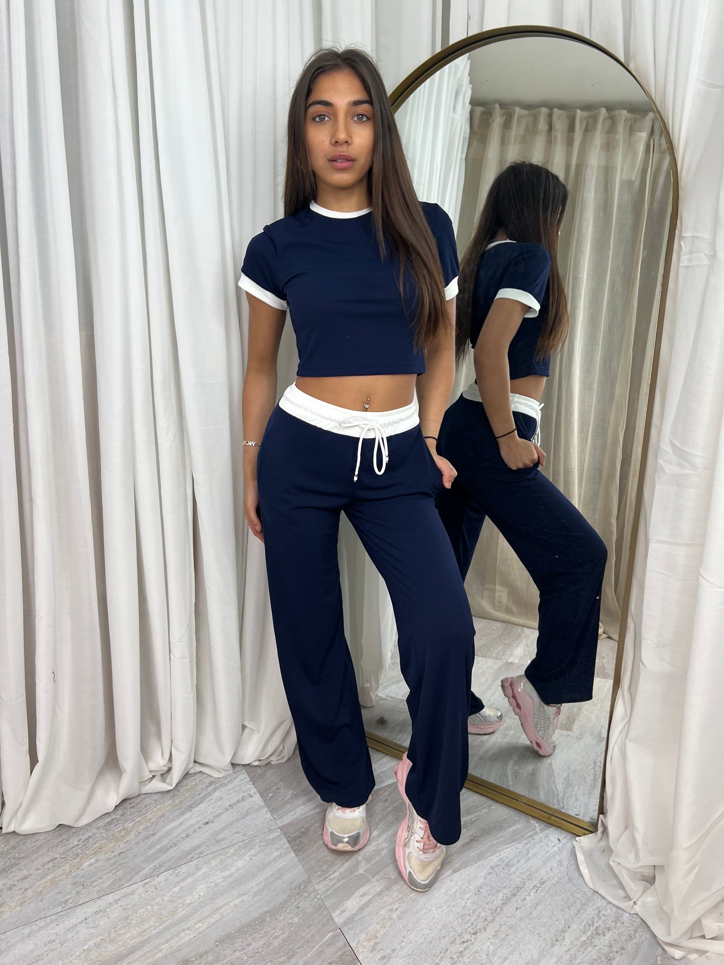 Short sleeved contrast lounge wear lightweight ribbed set