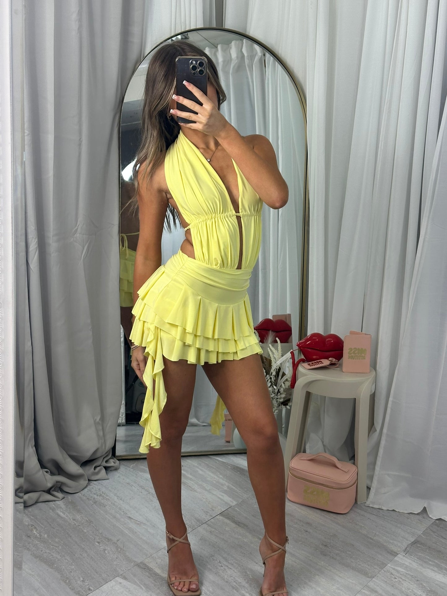 Frilled hem bottom dress with backless detail 3071