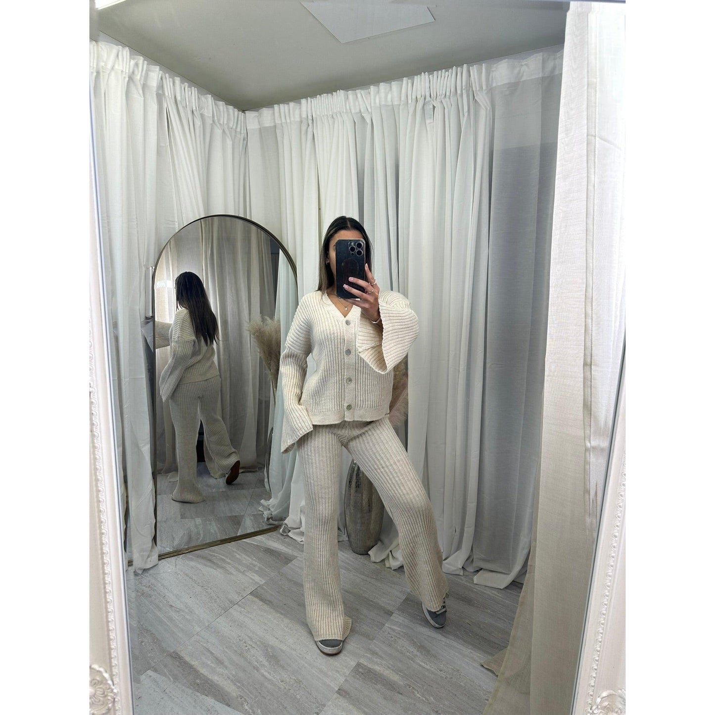 Buttoned flared knitted set with flared Bottoms