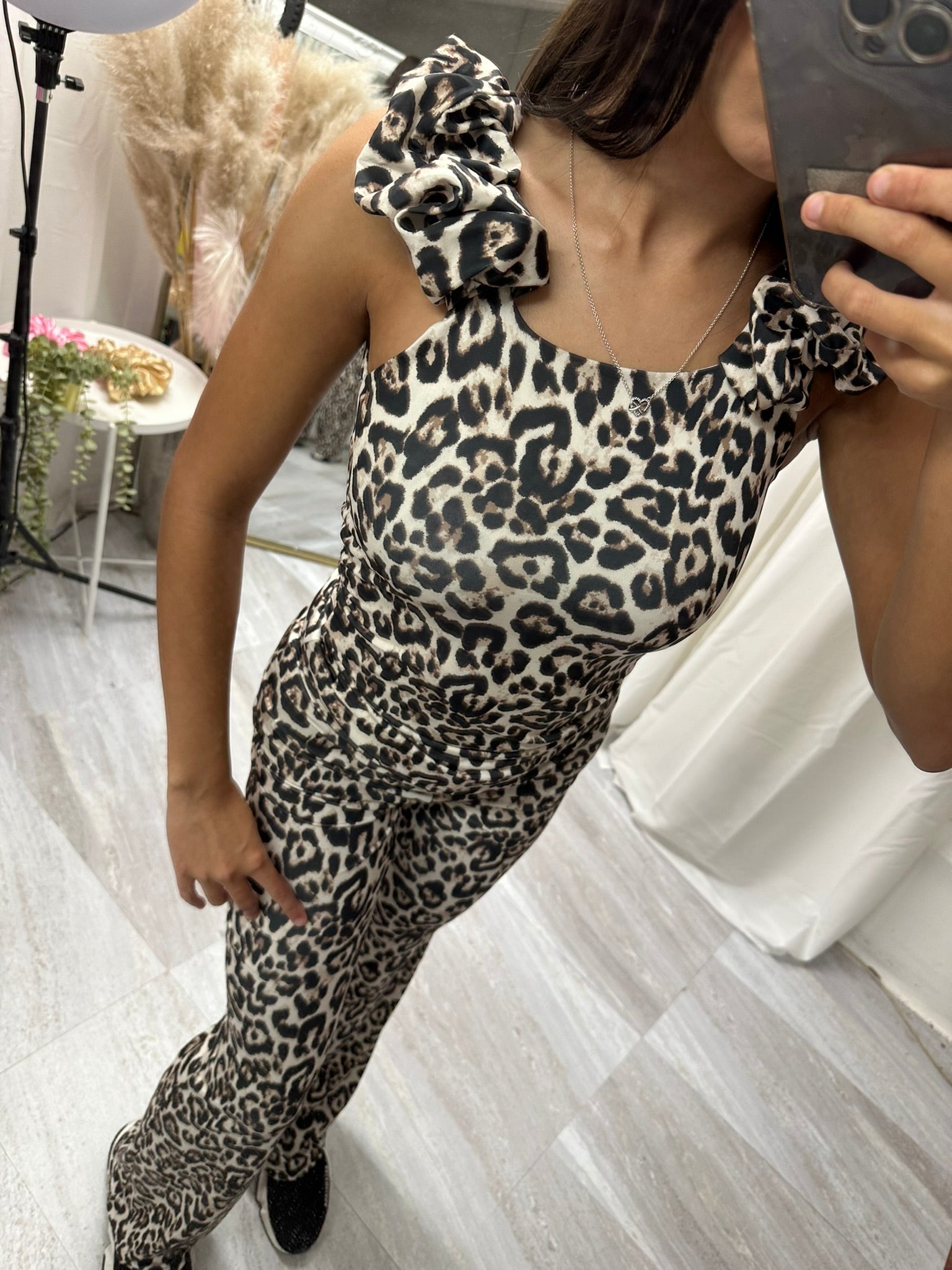 Frilled shoulder leopard print lounge wear set.