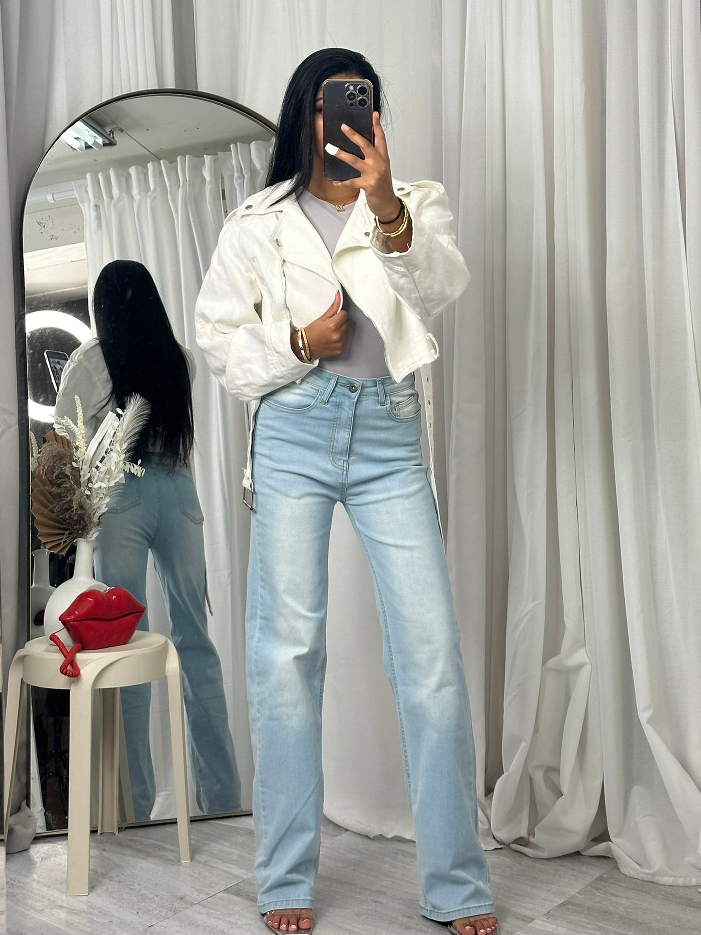 White denim buckle long sleeved jacket