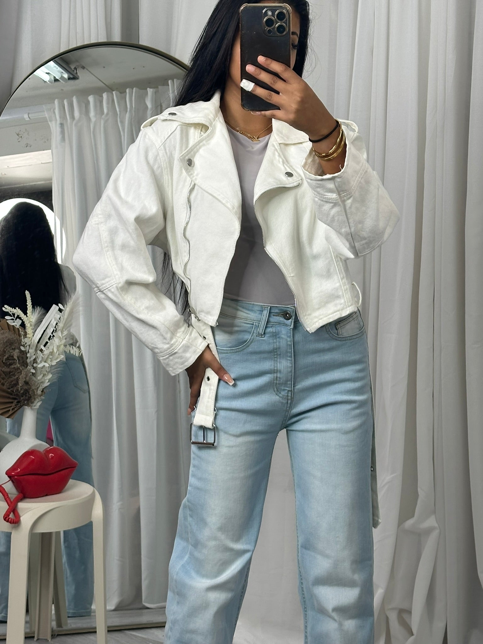 White denim buckle long sleeved jacket