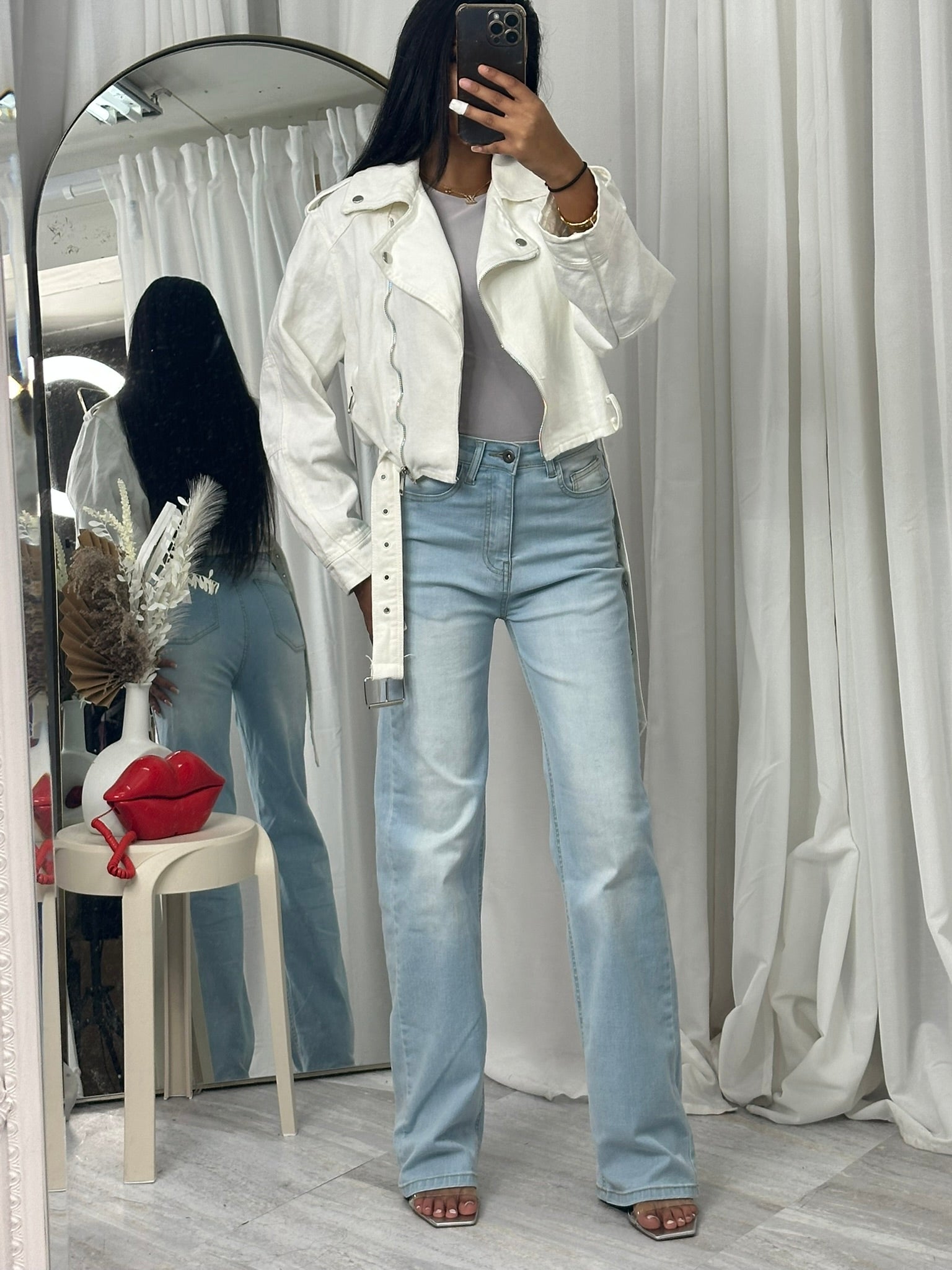 White denim buckle long sleeved jacket