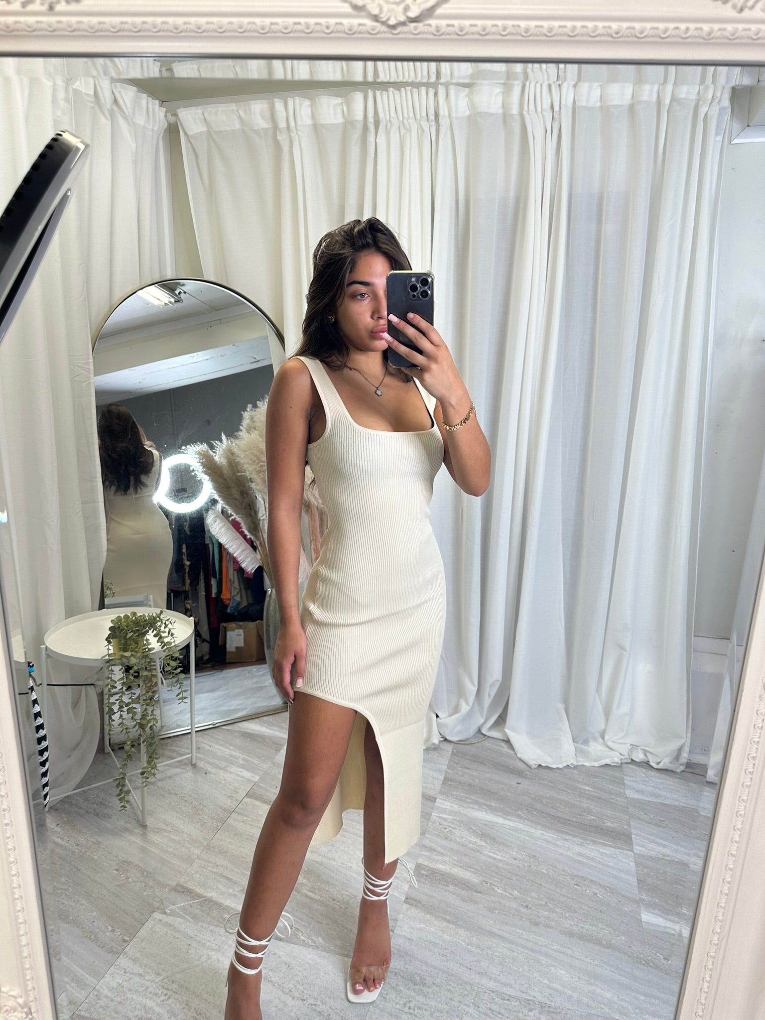 Sleeveless side slit long ribbed dress