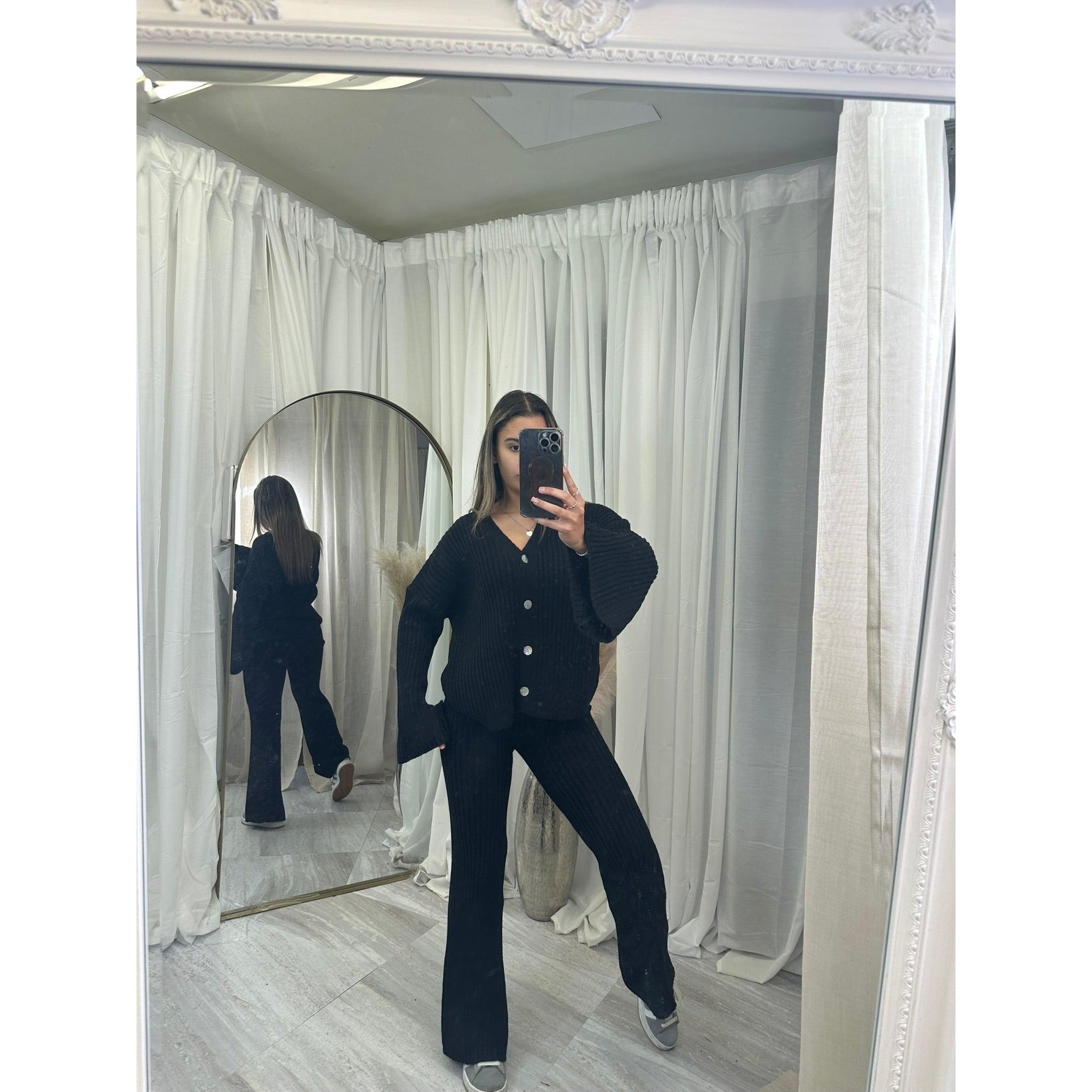 Buttoned flared knitted set with flared Bottoms